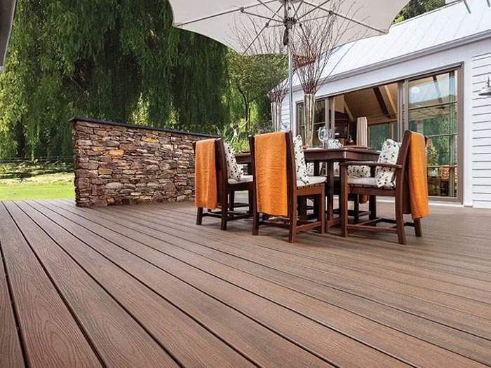 Terrasse en composite avec cuisine extérieure Rhône-Alpes