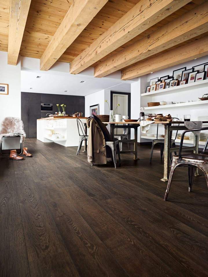 sol stratifié chêne fume salon contemporain metal jtm parquet.jpg